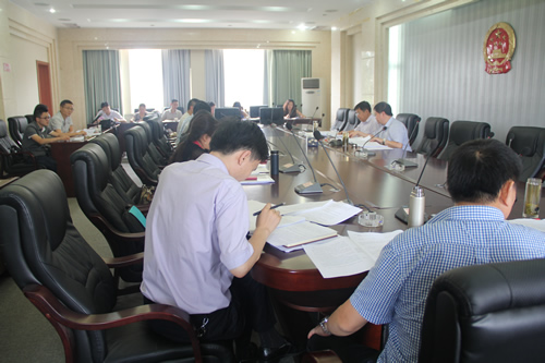 政府領(lǐng)導(dǎo)、企業(yè)代表參加了崇禮新城投資合作協(xié)議討論會(huì)(圖2)